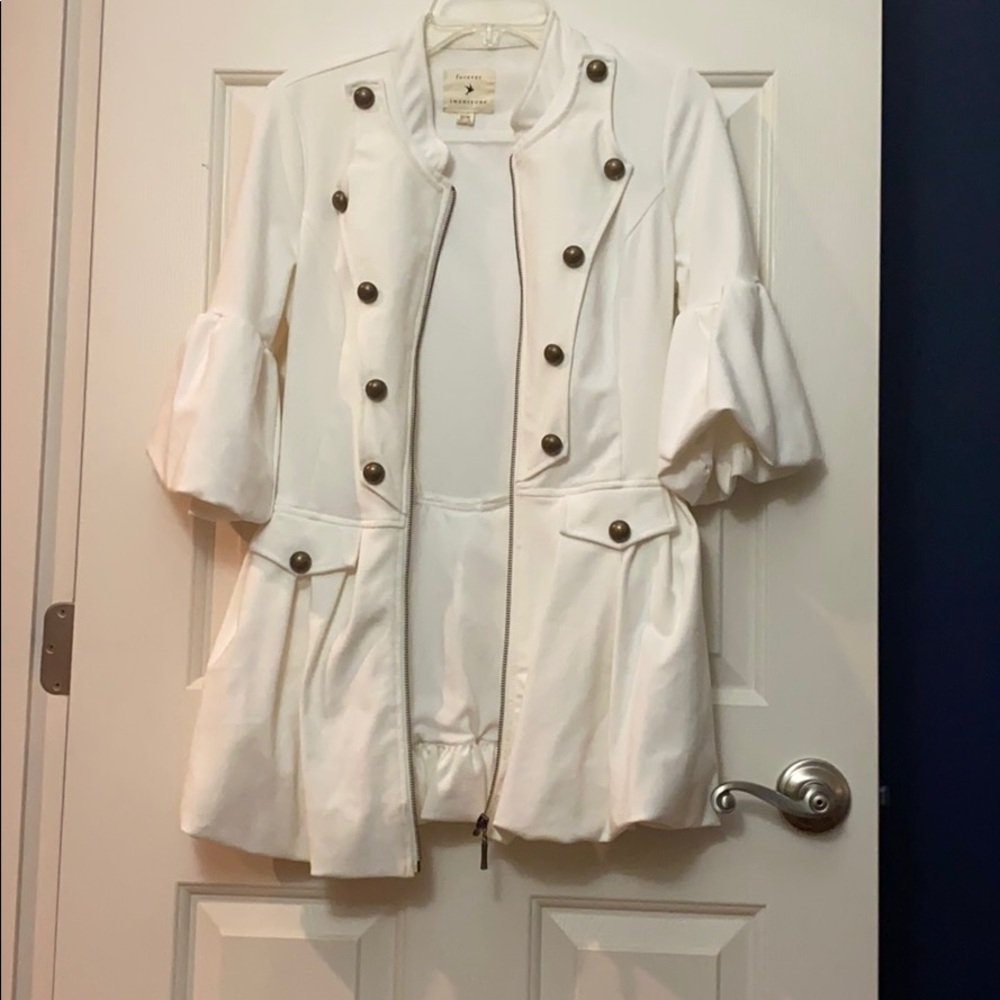 Quarter sleeve cream indoor/outdoor jacket